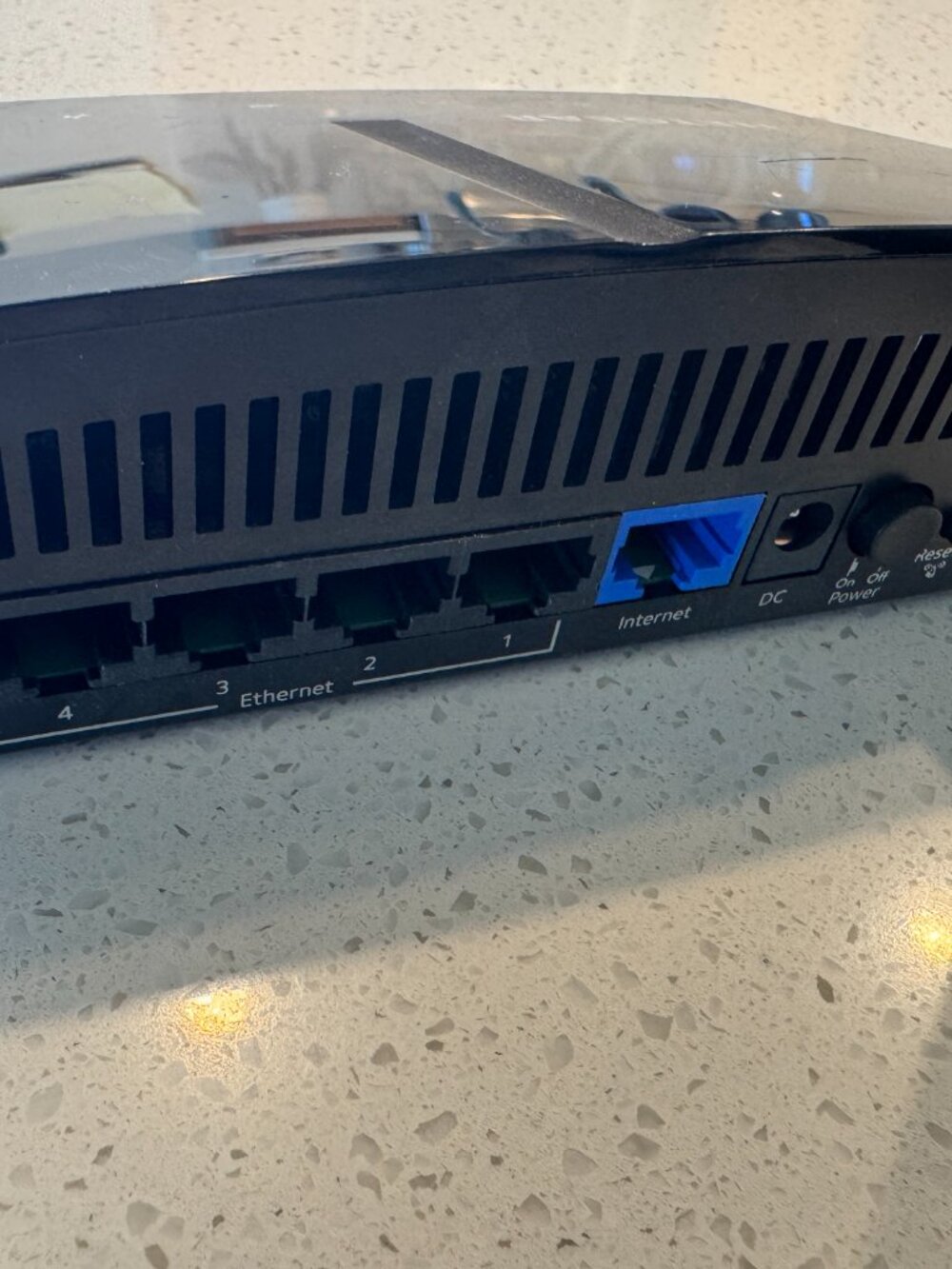 NETGEAR Ac1200 Dual Band WiFi Router Model R6120 - Picture 5 of 5